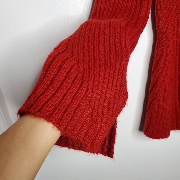 G.I.L.I. Red Bell Sleeve Tunic Rib Knit Detail Sweater Size Medium - Picture 4 of 8